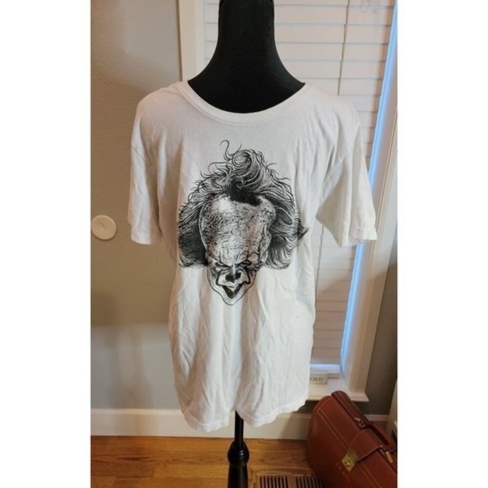 IT‎ Pennywise tshirt, Medium